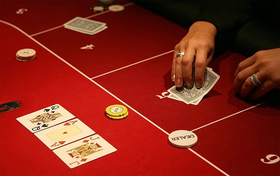 gioi thieu va huong dan cach choi co ban cua tua game blackjack?