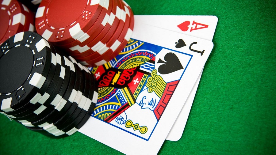 Khi nào thì nên bốc bài và không bốc bài cứng trong khi chơi Blackjack